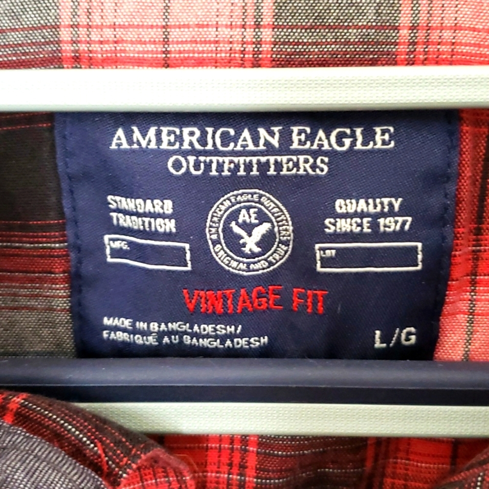 American Eagle long sleeved red and black men's shirt